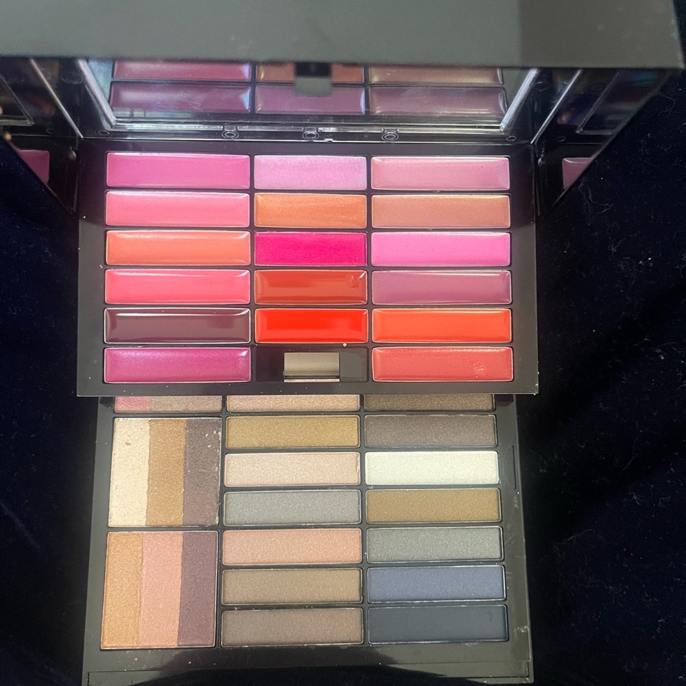 Lux Makeup Collection Kit - Picture 5 of 8